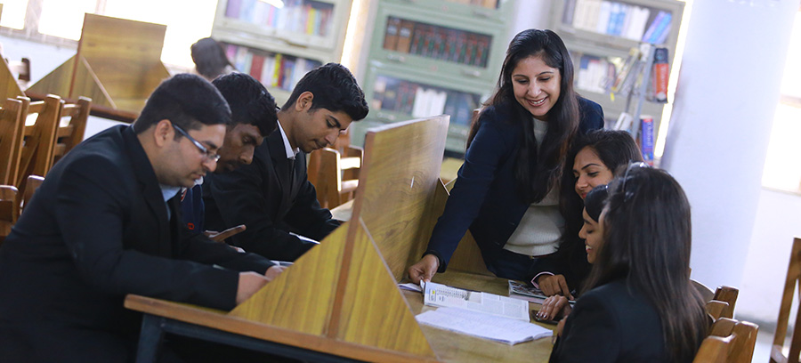 Best Colleges for Management Courses in Gurgaon | Apeejay Stya University